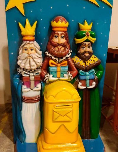 Diseño y construcción de elementos decorativos Navideños de porexpan
