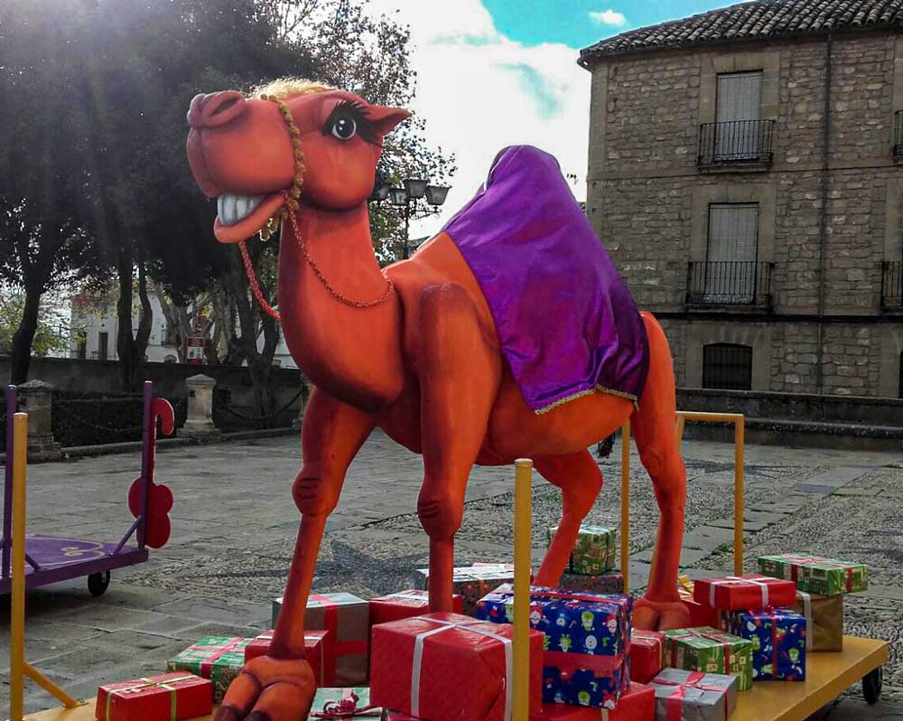 Plataforma camello de pie para Reyes Magos