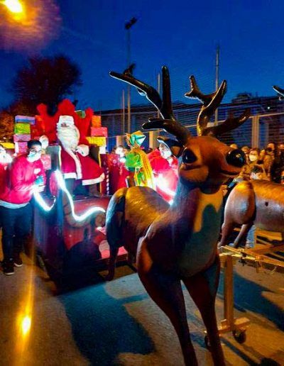 Trineo rojo de Papá Noel en la cabalgata de Cádiz