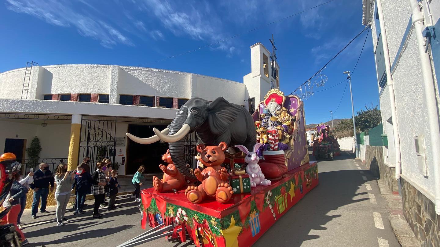 carrozas-para-la-cabalgata-de-reyes-de-berja-los-mundos-de-alicia