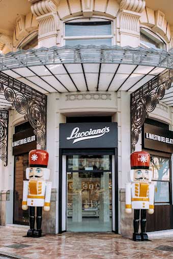 Entrada con soldaditos de la Heladería Lucciano's Valencia Entrada con soldaditos de la Heladería Lucciano's Valencia
