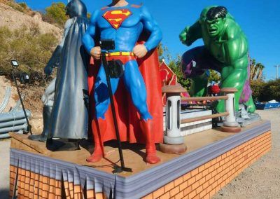 Carroza de Superhéroes con Hulk, Batman y Superman