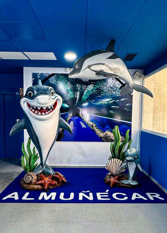 tiburón y delfín del Acuario de Almuñécar tiburón y delfín del Acuario de Almuñécar